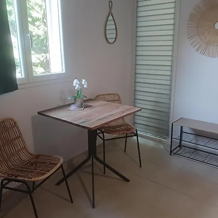La Chouette ,chambre De 20m2 Totalement Independante Avec Terrasse Couette-café Cannes-et-Clairan