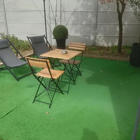 Couette-café La Chouette ,chambre De 20m2 Totalement Independante Avec Terrasse 3*